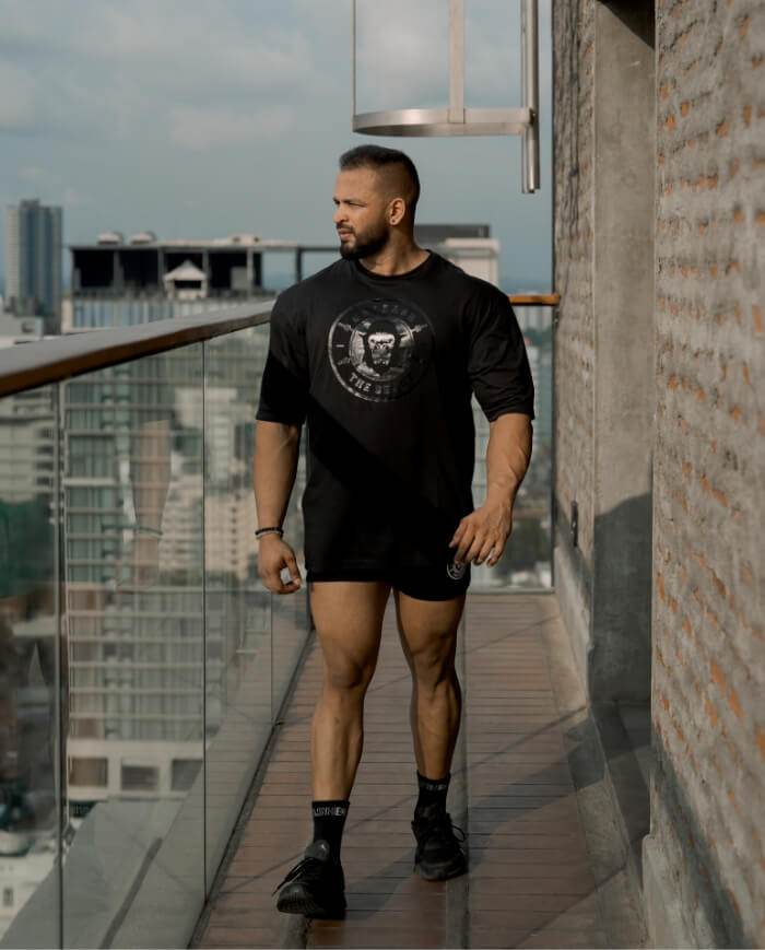 UB SIGNATURE OVERSIZED TEE-BLACK ON BLACK – 3