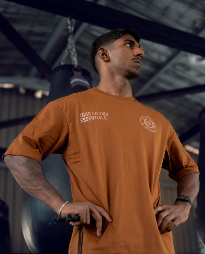 LIFTING ESSENTIALS OVERSIZED TEE - RUST BROWN