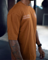 LIFTING ESSENTIALS OVERSIZED TEE - RUST BROWN