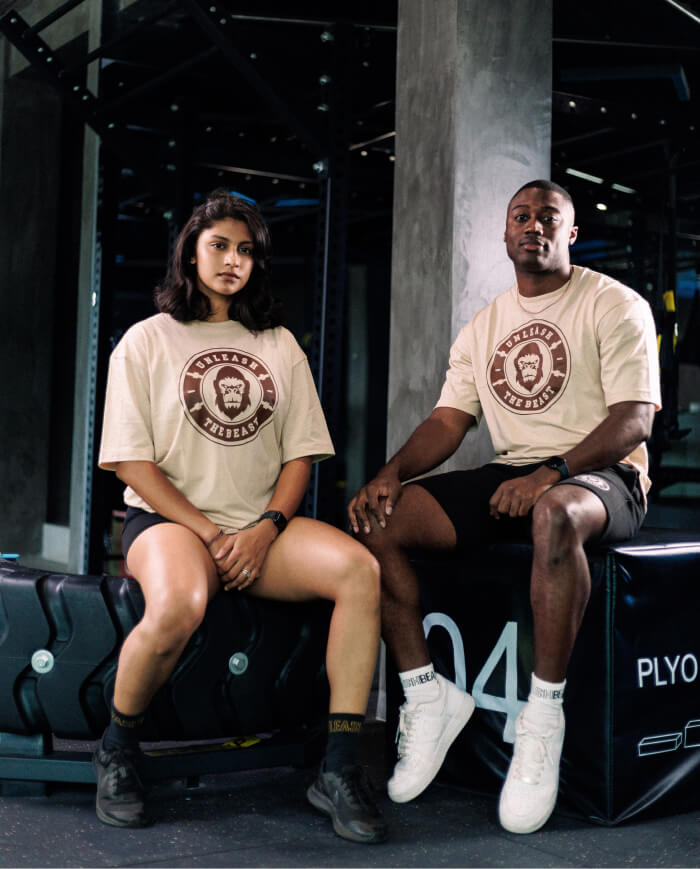 UB SIGNATURE OVERSIZED TEE-SANDSTRIKE